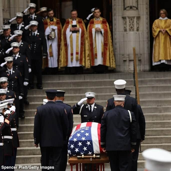 ABC Newsさんのインスタグラム写真 - (ABC NewsInstagram)「A solemn scene as Marine Corps Staff Sergeant and New York City firefighter Christopher Slutman is remembered at St. Thomas Church.  Slutman was among three American service members killed by a roadside bomb in Afghanistan earlier this month. #fdny #firefighter #hero」4月27日 2時26分 - abcnews