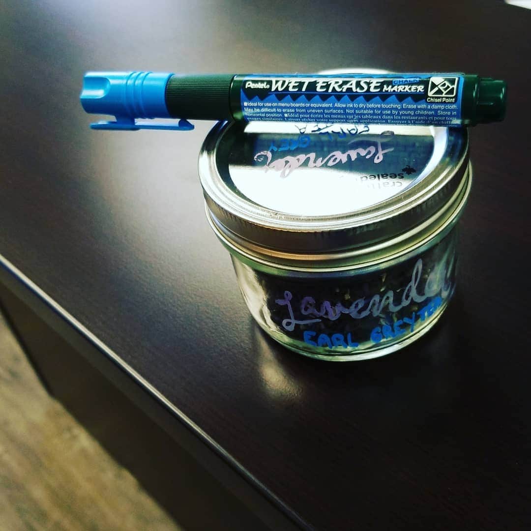 Pentel Canadaさんのインスタグラム写真 - (Pentel CanadaInstagram)「Our wet erase markers are a creative way to label jars. The writing stays on until you're ready to take it off and reuse the jar for something else.  #masonjar #calligraphy #pentelcanada #markerart」4月27日 2時32分 - pentelcanada