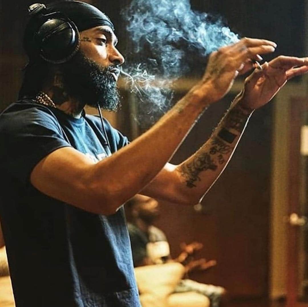ゲームのインスタグラム：「Wayyyyyy too soon... & I fully understand the reality of what happened to bro, it’s the accepting part of it all that I have not been able to deal with. It’s not only me cause I talked to a lot of close friends & family and everybody feels exactly the same. It’s one thing to carry on your mission, memory & legacy.... but it’s an entire different energy attached to the “Nip actually being gone forever” part that just will not settle. These pictures I post everyday, the murals going up around the world, your music blaring out of every car that passes & the RIP hashtags just do not seem like they should be attached to your name this early in life. It’s krazy, cause when I watch videos & hear yo voice, it seems like something you just recorded & posted on your page like usual. I see pictures of you & others and in my mind it’s like “yep, my nigga out here gettin to it”... & all I can seem to do after the realization of what we’re really dealing with sets back in, all I can do is shake my head. Shake my head at the nigga(s) who played part in your passing.... shake my head at the city you gave so much of your heart to failing you... & shake my head just at the simple fact that two babies father was taken from them prematurely over nothing. You deserved better bro !!! You were worth a lot more than most understood until 3 1/2 weeks ago. Everyone that knew you & got to spend real time with you knows 100% of what I’m saying to be true. You were one of the good guys through & through. A pure heart... a gentle soul... a true king of & for the people....... Gone, wayyyyy too soon. These posts won’t stop. This won’t fade. The love & friendship will carry on here. Hate it or love it #TheMarathonContinues 🏁 #OneNipPostADayTiliFadeAway」