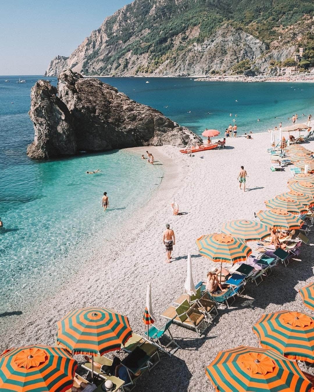 Travel + Leisureさんのインスタグラム写真 - (Travel + LeisureInstagram)「Monterosso al Mare is one of the five villages that make up Cinque Terre. We've got the comprehensive Cinque Terre travel guide up at our link in bio! #tlpicks courtesy of @bontraveler」4月27日 3時01分 - travelandleisure