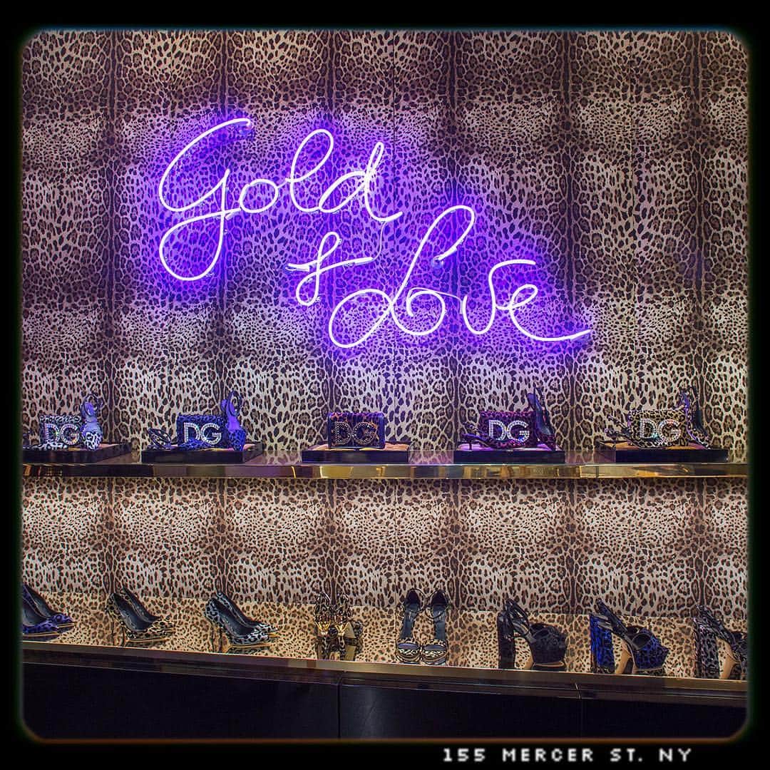 ドルチェ&ガッバーナさんのインスタグラム写真 - (ドルチェ&ガッバーナInstagram)「A boutique as unique as the collections within. Discover the latest arrivals for #DGWomen in 155 Mercer Street, New York. #DGMercerSt #DGLovesNewYork」4月27日 3時06分 - dolcegabbana