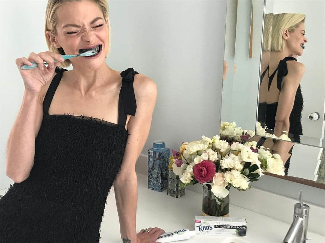 ジェイミー・キングさんのインスタグラム写真 - (ジェイミー・キングInstagram)「Anyone who knows me knows I try to go natural whenever possible - so I started with my favorite natural toothpaste brand @Toms_of_Maine. Their new Activated Charcoal toothpaste - the gentlest charcoal toothpaste among leading natural brands based on RDA testing - is a must, and they also give back 10% of their profits to help people and the planet. Together, we are helping support @DressforSuccess ❤️👗. Tag @Toms_of_Maine in a comment below with #sweeps and they will send you a FREE charcoal toothpaste (first 1,000 people to comment!) Once you receive, post a photo 📸 like mine using #NotAfraidoftheDark and they will donate $5 to Dress for Success for every post for a total donation of $10,000!!!! Get posting people! #CharcoalforCharity #ad」4月27日 3時31分 - jaime_king