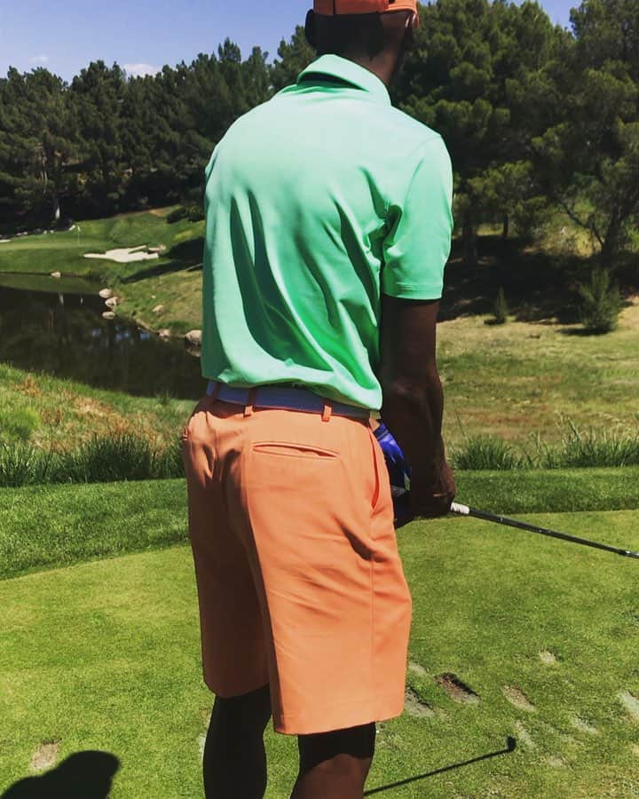 レイ・アレンのインスタグラム：「17 at Shadow #birdie #taylormade52degree #jaysfordays」