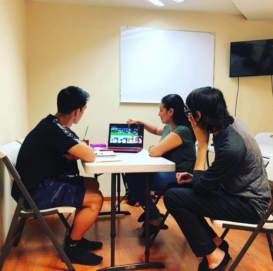 のインスタグラム：「今日も試合前にスペイン語教室行ってきました。 今日は2人の先生に教えてもらいました。 ABC、数字、ｂｅ動詞、挨拶、などの復習しました。 まだまだ勉強しなきゃです🧐 . Hoy aprendí los alfabetos ABC, los números hasta 70, verbo SER, saludos. Tengo que repasar mucho 🧐 . #todossomossultanes #スペイン語勉強中#español」