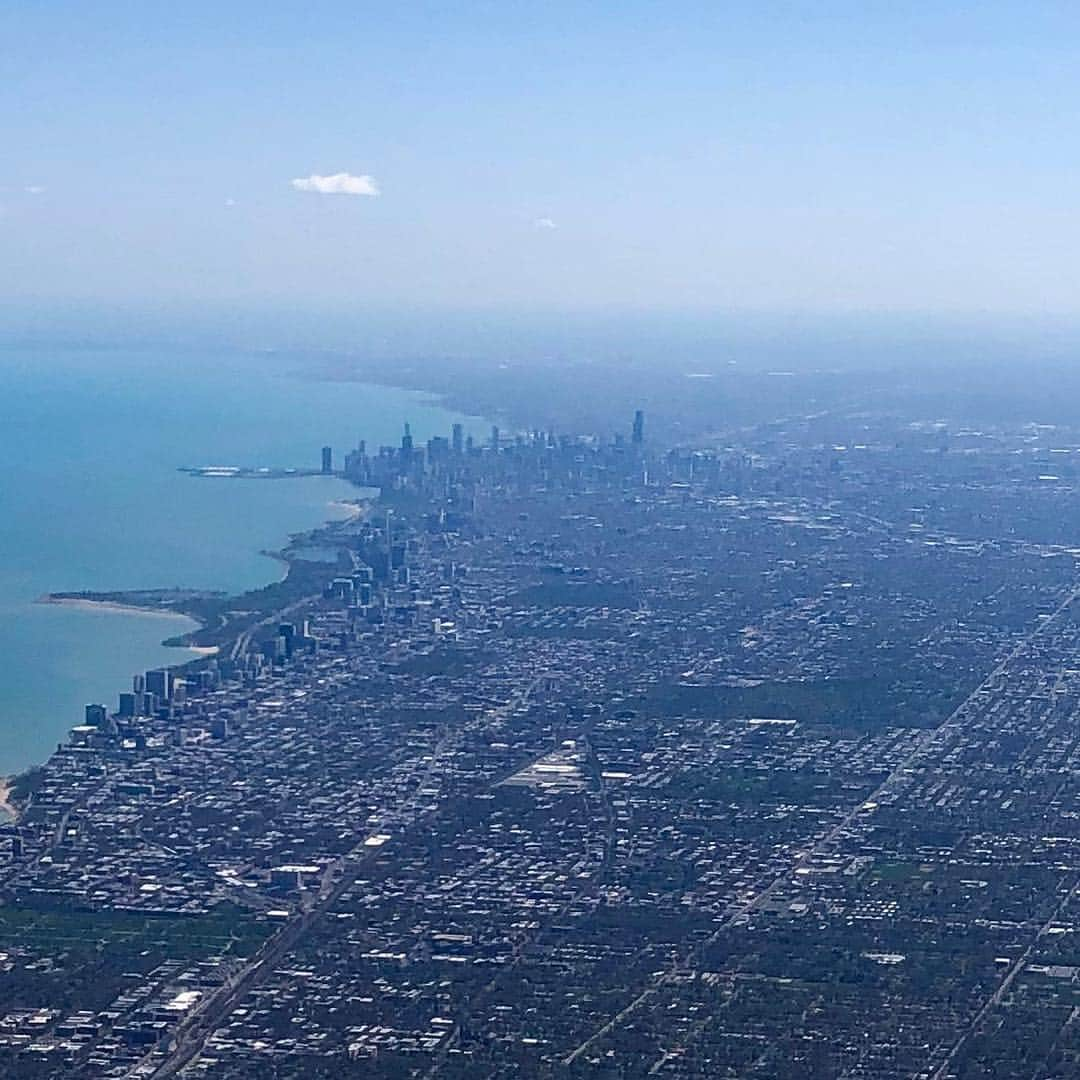 ショーン・ヘイズさんのインスタグラム写真 - (ショーン・ヘイズInstagram)「Dropping in for a quick visit. 😃 #ChiTown」4月27日 4時14分 - seanhayes