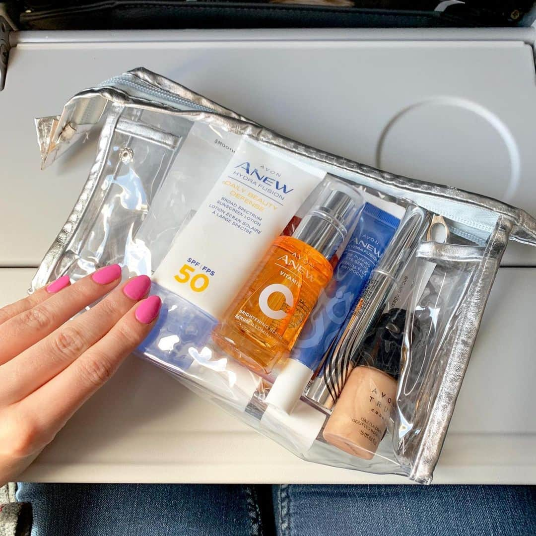 エイボンさんのインスタグラム写真 - (エイボンInstagram)「What are your must-have Avon #travelessentials? Here are some of ours!」4月27日 4時37分 - avoninsider