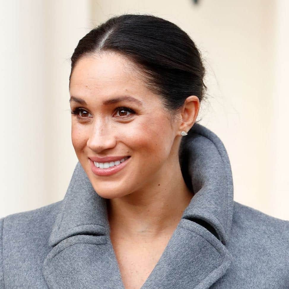 ELLE Magazineさんのインスタグラム写真 - (ELLE MagazineInstagram)「#MeghanMarkle gets her glow from kneading her face like bread, says her facialist. Click the link in bio to read all of her beauty secrets while we wait for the baby to arrive! 🍞 🥖 🥯」4月27日 4時47分 - elleusa