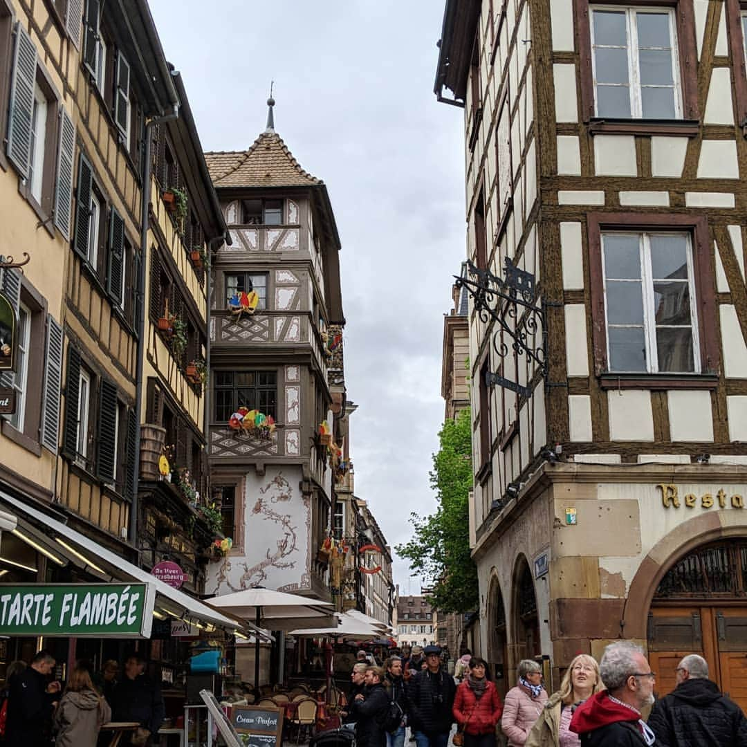 ベアトリサ・リャンさんのインスタグラム写真 - (ベアトリサ・リャンInstagram)「Team outing to Strasbourg today. The cathedral there was also called the Notre Dame, and it was magnificent.  #Strasbourg #wanderlust #cathedral #france #travel」4月27日 4時56分 - bebe_liang