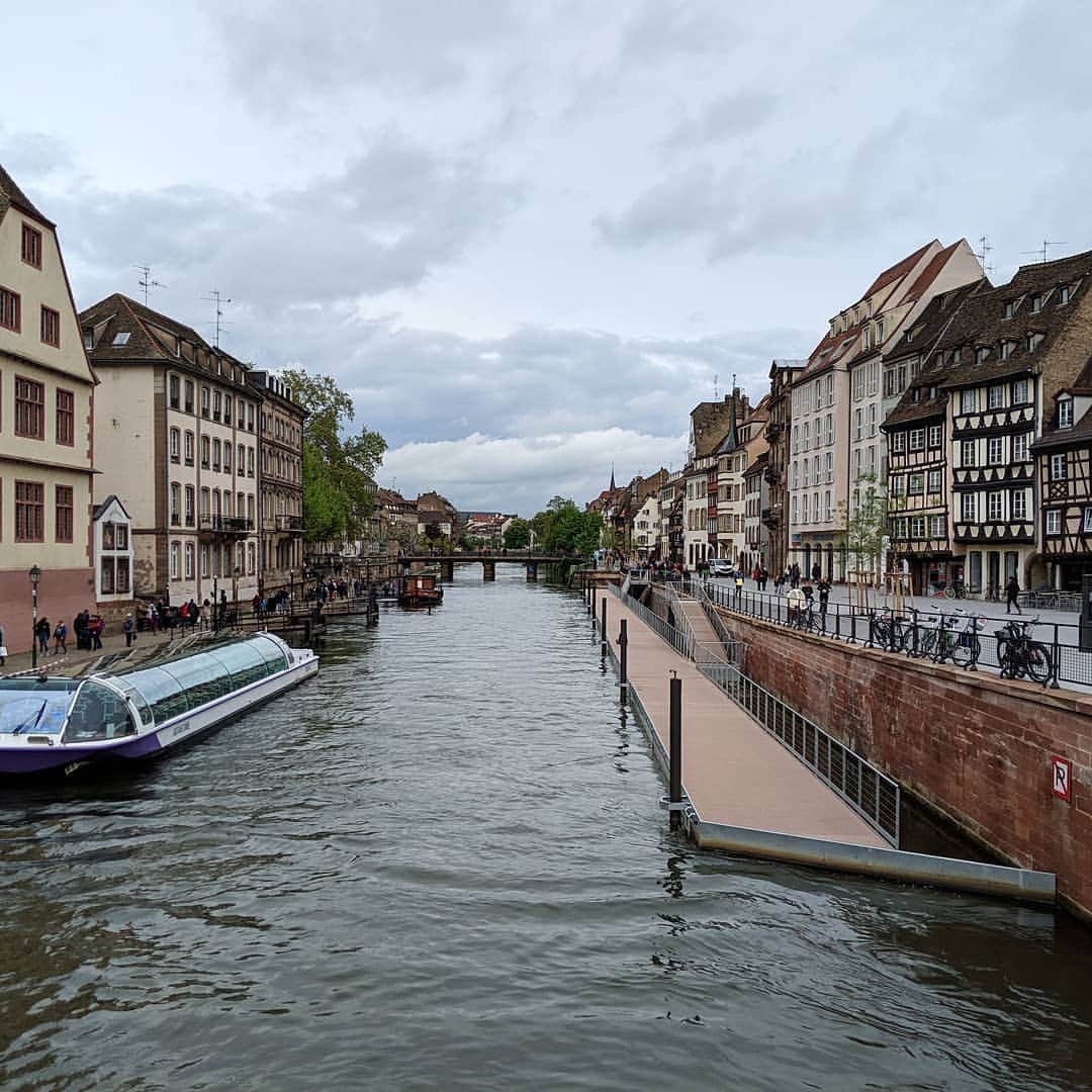 ベアトリサ・リャンさんのインスタグラム写真 - (ベアトリサ・リャンInstagram)「Team outing to Strasbourg today. The cathedral there was also called the Notre Dame, and it was magnificent.  #Strasbourg #wanderlust #cathedral #france #travel」4月27日 4時56分 - bebe_liang