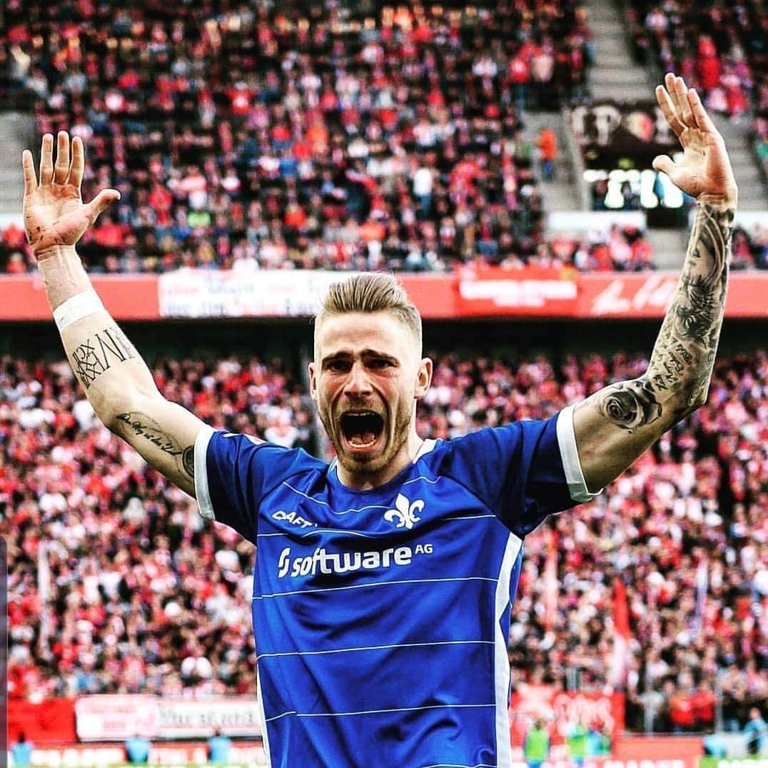 フェリックス・プラッテのインスタグラム：「Wenn die Emotionen aus der ganzen Saison zusammenkommen und endlich rauskommen dürfen! Stolz ein Teil dieser Mannschaft & des Vereins zu sein 💪🏼⚜ @svdarmstadt1898  #nevergiveup」