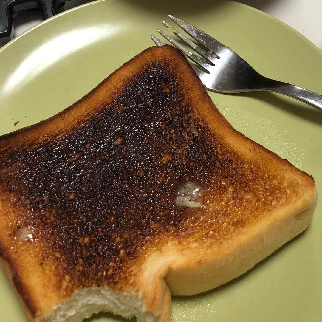 のインスタグラム：「良い食パンなのによー🍞俺にはセンスが無いなぁー（笑）ギャハハ」