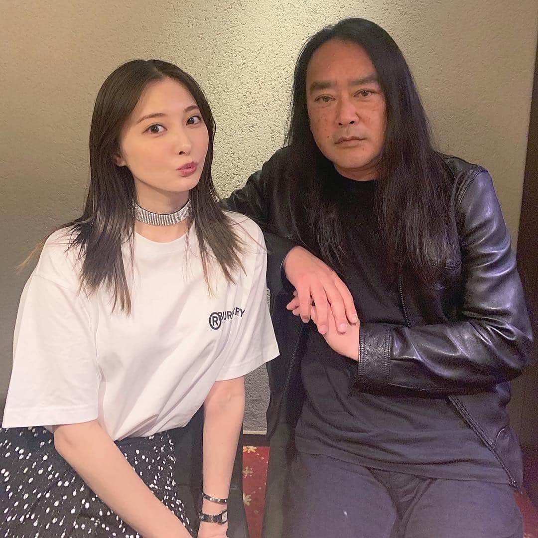 大石絵理のインスタグラム：「Guys check numero tokyo magazine out pls😛🎶❣️ 「野口強の最近どうよ？」にて対談させて頂きました🖤 大好きなファッションの事、音楽の事などお話ししています😙 強さんは、本当にスマートで優しい😌 ぜひご覧ください^ ^ @numerotokyo」