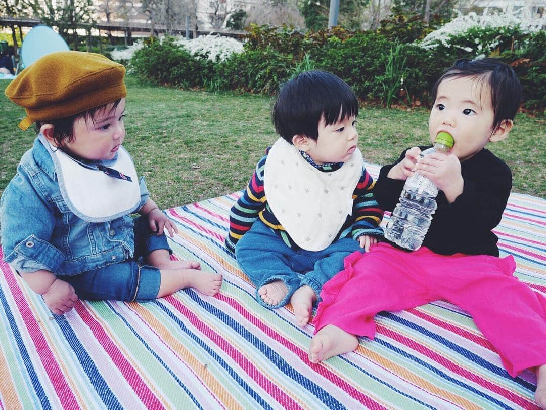 尾形沙耶香さんのインスタグラム写真 - (尾形沙耶香Instagram)「#babypicnic 👶🏻🌷 #赤ちゃんとピクニック」4月27日 14時28分 - sayakaogata