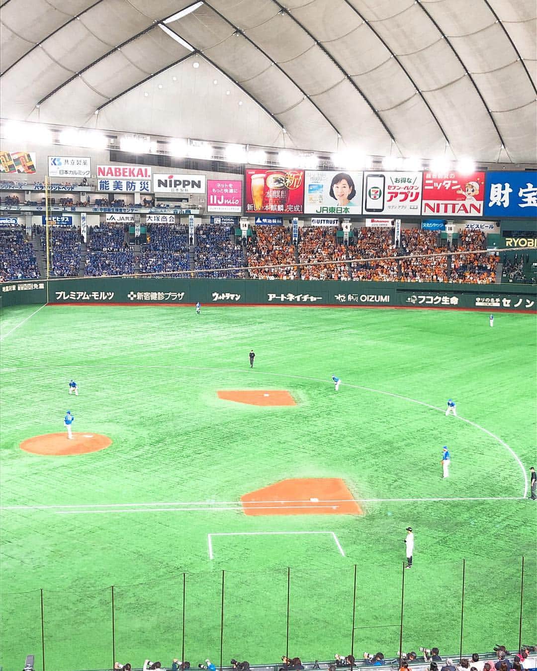 そうすけさんのインスタグラム写真 - (そうすけInstagram)「今シーズン初のドーム野球観戦  #東京ドーム #ジャイアンツ #ベイスターズ #最近は大胆に守備シフトをとる #照明なのかハゲなのか #そうすけ」4月27日 14時34分 - sosuke_hagedayo