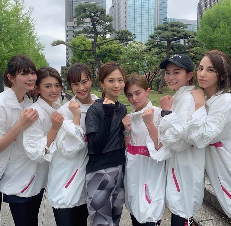 チャベス愛さんのインスタグラム写真 - (チャベス愛Instagram)「. . . @tokyogirlsrun TGR初の練習会🏃‍♀️ アンバサダーの安田美沙子さんに @yasuda_misako  沢山のアドバイスをいただきました❤️ みんなで走るのこんなにたのしいの😭 最高！！ #tokyogirlsrun #tgr #underarmour #皇居ラン #beachme #slenda #相模屋」4月27日 14時45分 - ai_officialx