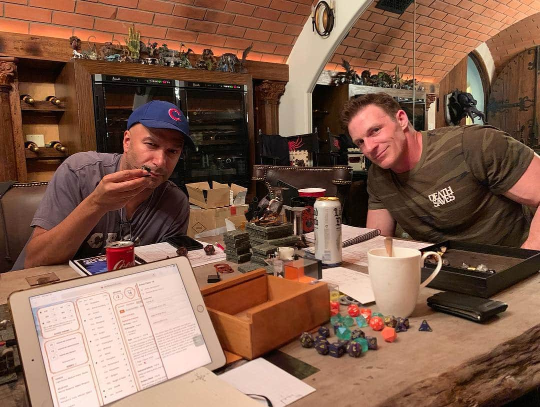 カイル・ニューマンさんのインスタグラム写真 - (カイル・ニューマンInstagram)「Masters of Dungeons. @joemanganiello adjudicates the madness that is #TyrannyOfDragons. The action resumes TOMORROW!!! #dungeonsanddragons #DnD #dragon #RPG #twentysidse」4月27日 14時56分 - kyle_newman