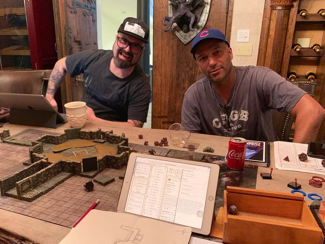 カイル・ニューマンさんのインスタグラム写真 - (カイル・ニューマンInstagram)「Masters of Dungeons. @joemanganiello adjudicates the madness that is #TyrannyOfDragons. The action resumes TOMORROW!!! #dungeonsanddragons #DnD #dragon #RPG #twentysidse」4月27日 14時56分 - kyle_newman