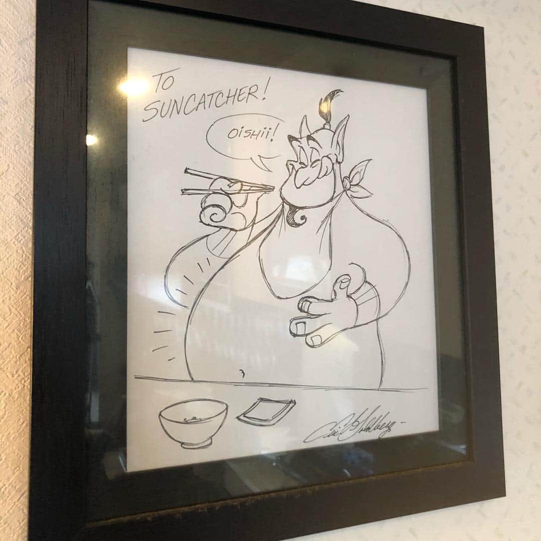 馬庭良介さんのインスタグラム写真 - (馬庭良介Instagram)「Had a nice lunch.  My buddy invited me to a nice place, and I found some drawings.  Isn't it unusual to see they have chopsticks? Heard from staff at the restaurant that some creators of Disney came there and gifted those. #lunch #italian #disney #Japan #ディズニー #お箸 #日本」4月27日 14時52分 - maniwa_ryosuke