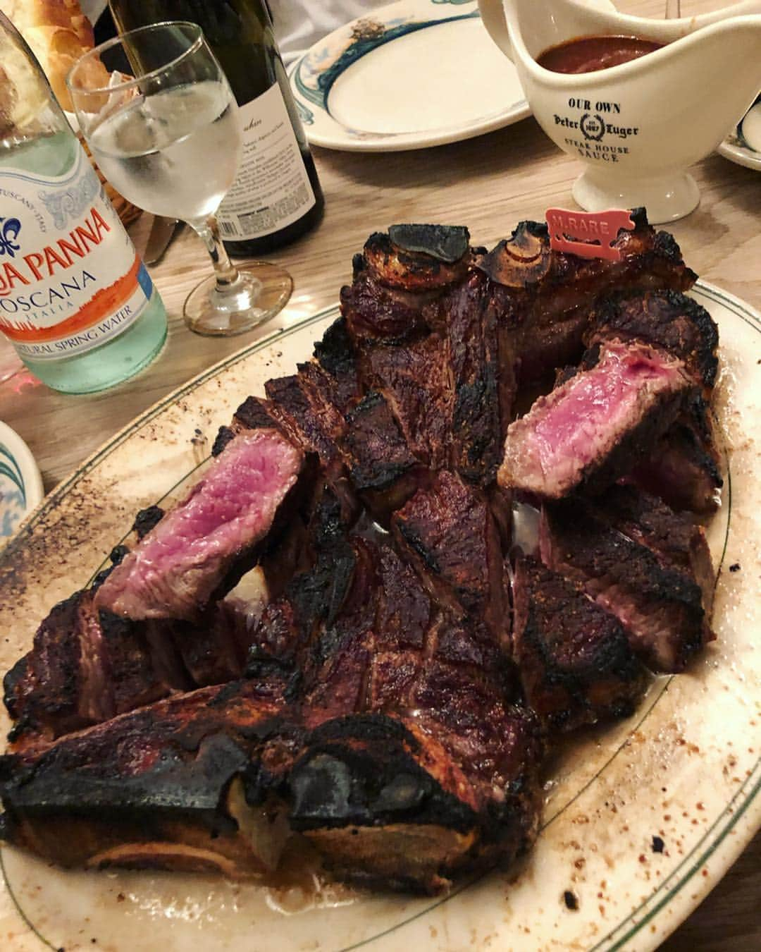 濱野りれさんのインスタグラム写真 - (濱野りれInstagram)「Steak house 'Peter Luger' This is the historic steak restaurants in NY!! I stopped eating steak until this day came... (while in NY ) Of course steak was good but I was impressed by the deliciousness the whipped cream!!🧁💗 .. .. ステーキハウスの元祖ピータールーガーへ🐮この日のためにステーキを食べずに...！ ステーキはもちろんとっても美味しかったけど甘党の私はここの軽やかで滑らかでかつ胃もたれしなく、そしてほんのり甘いホイップクリームに感動！ 甘いもの最高🥴💗 .. .. #peterluger#steakhouse#brooklyneats#eatlover#nycfood#nycityworld#nyc#exploreny#newyorker#kelly#vintagefashion#vintagekelly #ピータールーガー#熟成肉#ステーキハウス#ブルックリン#ニューヨーク#ニューヨーク旅行」4月27日 14時58分 - riregram