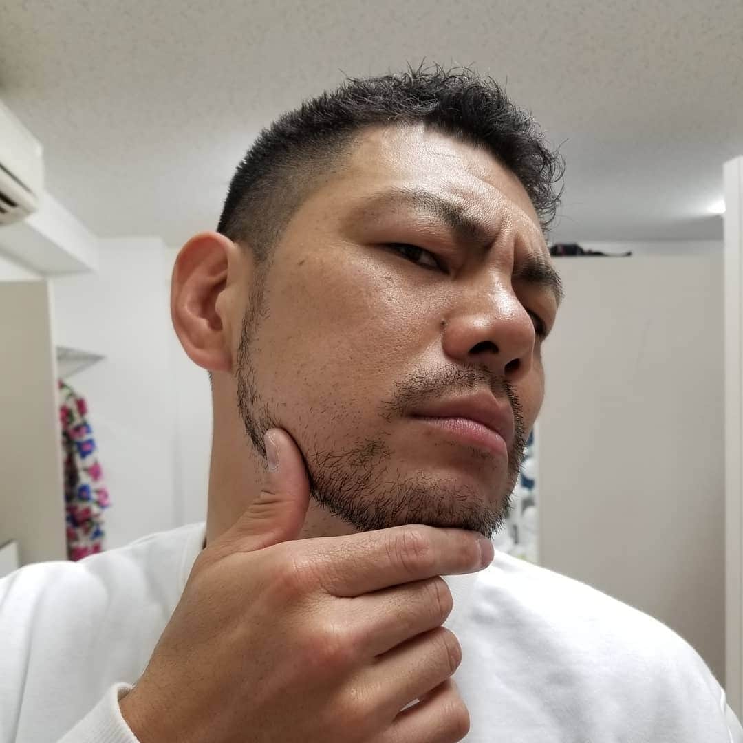 太田芳伸さんのインスタグラム写真 - (太田芳伸Instagram)「髭がだいぶ伸びました。  そんな事より 今日の夜23時前後に インスタライブで 太田芳伸マグネットプレゼント発表 します❗ 起きてる皆は是非是非見てくださいね🎵」4月27日 15時09分 - yoshinobuota
