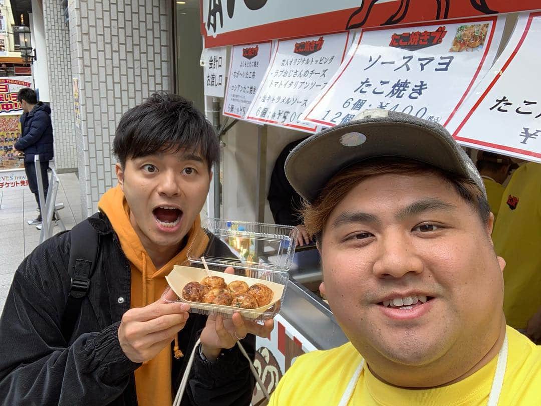 池田真一のインスタグラム：「たこ焼き部  色んな芸人さんがたこ焼き買いに来てくれてます！ プリマ旦那 クロスバー直撃渡辺さん フースーヤ田中ショータイム 紅しょうが熊元プロレス きんめ鯛まきし  皆さんお待ちしております！」