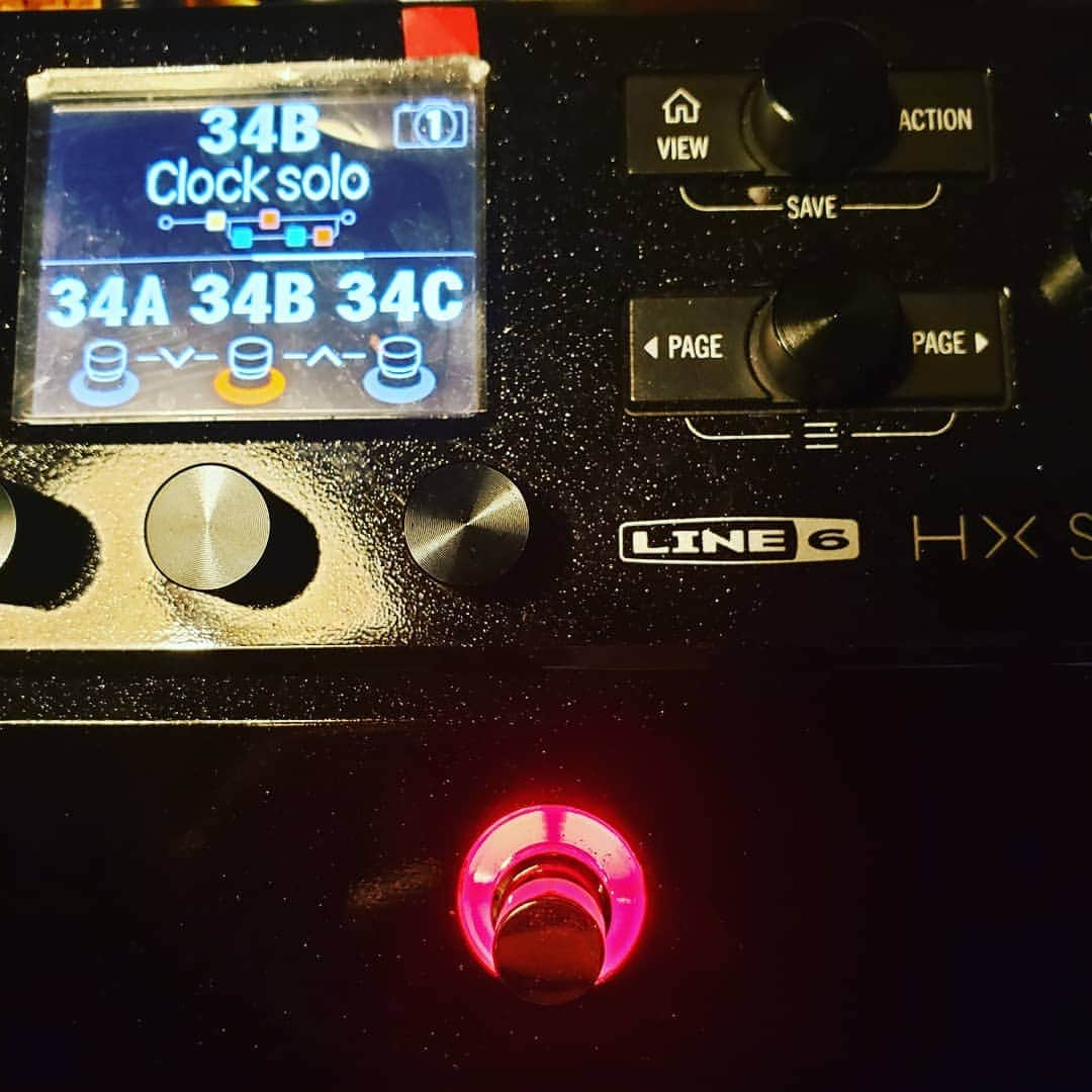 廣瀬臣吾のインスタグラム：「ツアーであの曲の激しいソロはこれで作ってました。こいつのポテンシャルが高すぎてまだ使いこなせてませんが、これからどんどん使いたい。  #line6 #helixstomp」