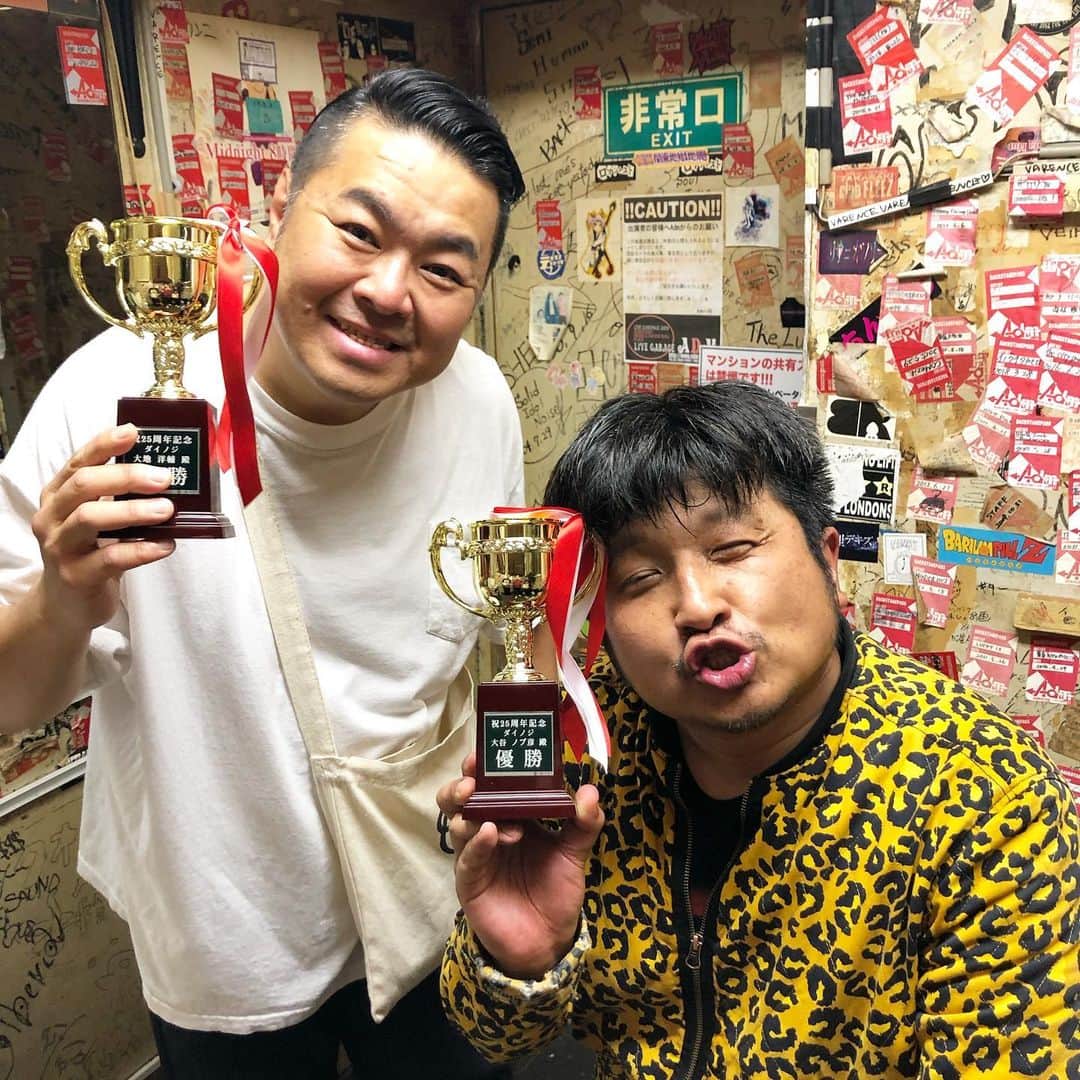 大地洋輔のインスタグラム：「ダイノジ25周年DJイベント@池袋ADMありがとうございました！  お客さんにトロフィー頂きました！！ 一言 「優勝」  の文字に感激！！ 精進します！！ 2019年は25周年記念って付けて色々やっていくので、その都度よろしくお願いします🙇🏻💦🙇🏻💦 #ダイノジ #ジャイアンナイト #池袋ADM #25周年 #大谷ノブ彦 #大地洋輔」
