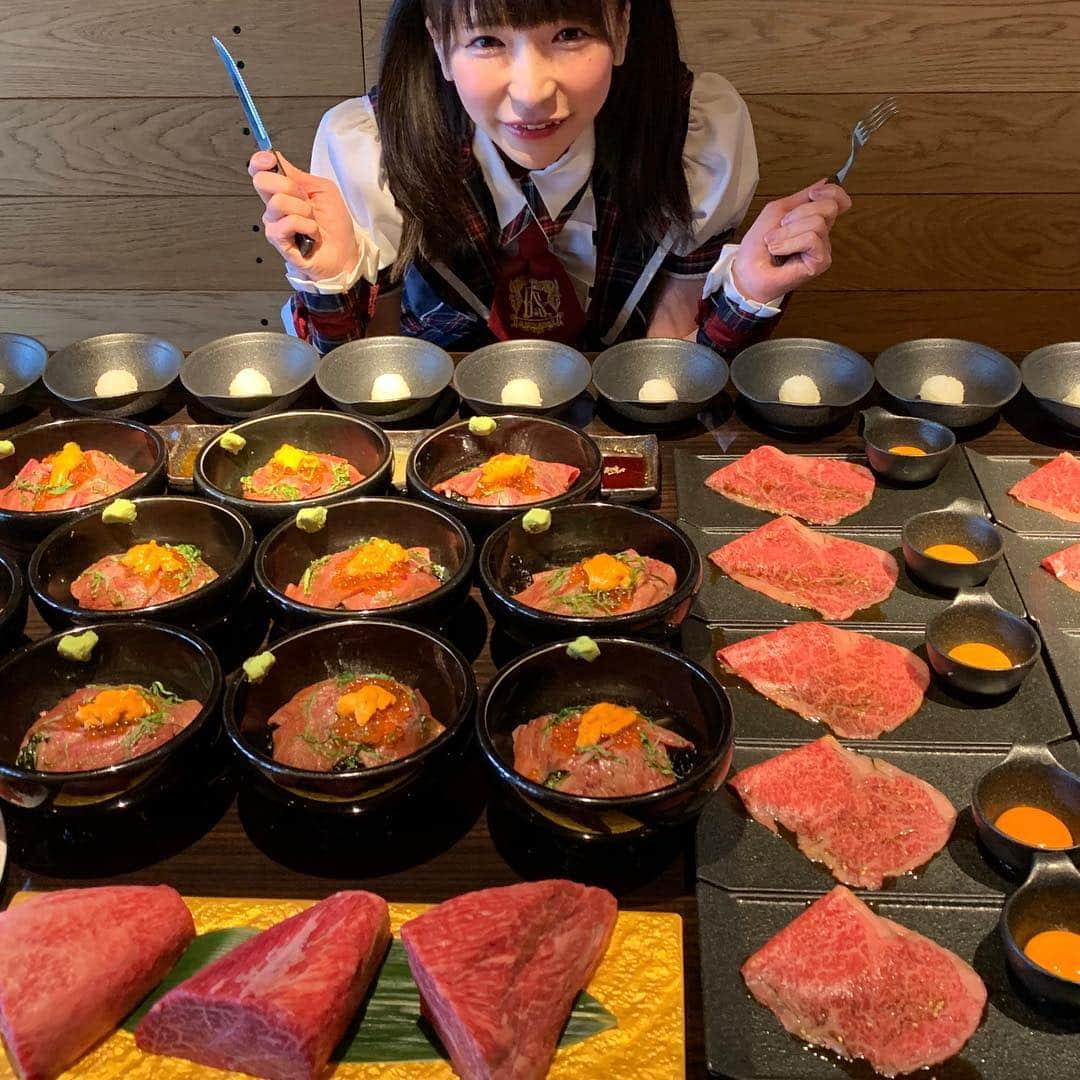 もえのあずきさんのインスタグラム写真 - (もえのあずきInstagram)「塊肉🍖🍖🍖焼肉4キロ食べる動画💕 プロフィール欄から飛べるから見てね💕  #焼肉#yakiniku55tokyo #55tokyo #大食い#大食い動画#肉寿司#塊肉」4月27日 15時26分 - moeazukitty