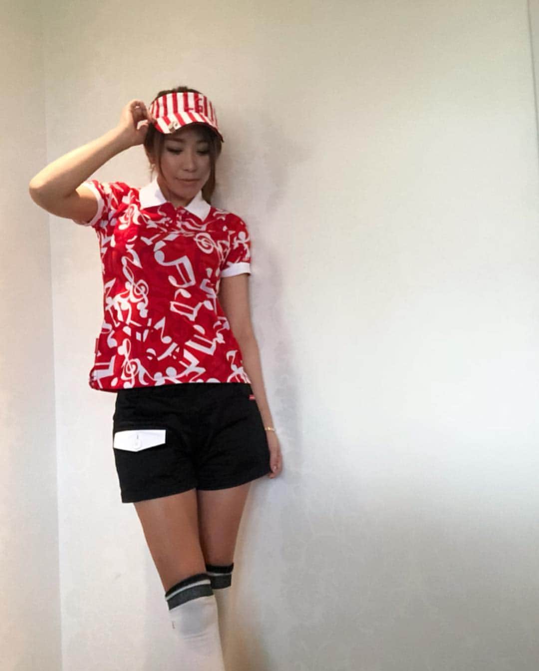 渡瀬茜さんのインスタグラム写真 - (渡瀬茜Instagram)「GTバーディーズカップ第2戦のゴルフウェアコーデ🏌️‍♀️✨大きい音符柄のポロシャツとホワイトがはえるポッケがお気に入りのショートパンツスタイルで今回はアクティブなゴルフウェアコーデです(*´꒳`*)❤️ @lecoqgolf_jp  @golftoday_birdies  #lecoqsportif #ルコック#ルコック女子 #ladiesgolf #golfhotties #golfbabes #golflife #golfstagram #japanesegirl #model #lovegolf #girlswhogolf #cute #golfer #ゴルフ #ゴルフ女子 #ゴルフ大好き #golfholic #instagolf #高尔夫球 #골프 #ゴルフコーデ #ゴルフ #golf  #golfer #golfgirl #golflife #ladiesgolf #golfstagram #lovegolf」4月27日 15時32分 - wataseakane1