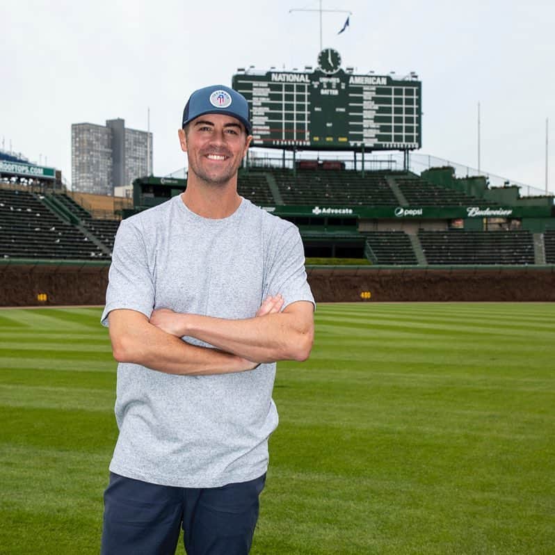 コール・ハメルズのインスタグラム：「Love the new gear from @travismathew! Making travel comfortable this season and as always feeling great on the golf course! Thank you for the care package!!🙏👍👍🏌️‍♂️#wrigleyfield #travelinstyle」