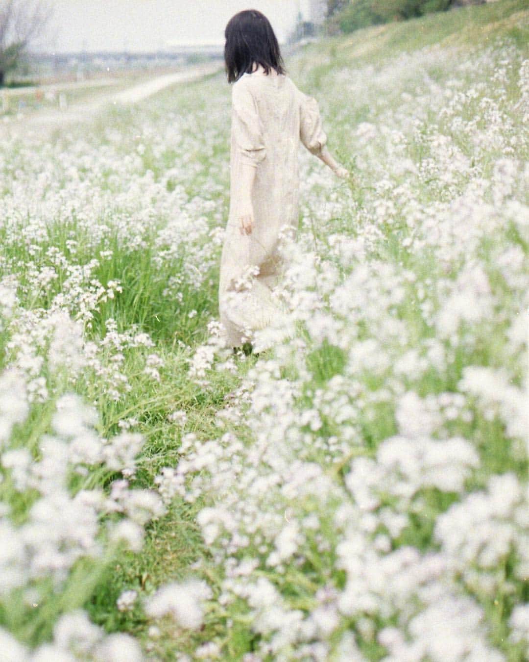 花盛友里のインスタグラム：「昨日は寒すぎてダウン着てたけど。。 . . どこにもいかないゴールデンウィーク開始ー！ しかしあたらめて本当に長いな今回の休みは。 どないするべか！」