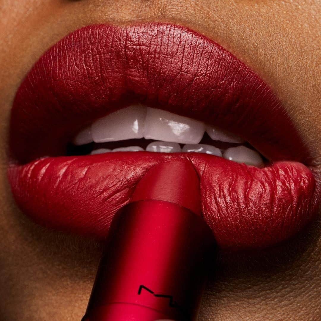 M·A·C Cosmetics Canadaさんのインスタグラム写真 - (M·A·C Cosmetics CanadaInstagram)「Put your money where your mouth is. Every cent of the selling price of VIVA GLAM Lipstick (minus VAT) is donated to organizations that support the health and rights of people of All Ages, All Races and All Genders.💋💄 #VIVAGLAM Repost @maccosmeticsuk」4月27日 7時00分 - maccosmeticscanada