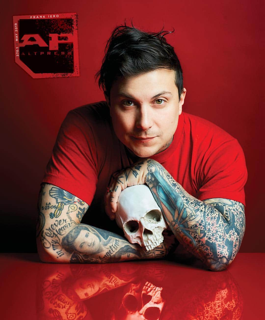 Alternative Pressさんのインスタグラム写真 - (Alternative PressInstagram)「The time has come! Please welcome the unbelievably talented @frankieromustdie to the cover of AltPress, Issue 370 💀 ⁣⠀ ALTPRESS.COM/NEWISSUE⁣⠀ 📷: @jonathan.weiner⁣⠀ .⁣⠀ .⁣⠀ .⁣⠀ #altpress #ap #alternativepress #iamap #frankiero #frankieroandthefutureviolents #younganddoomed #barriers⁣⠀ ⁣⠀ ⁣⠀」4月27日 7時01分 - altpress