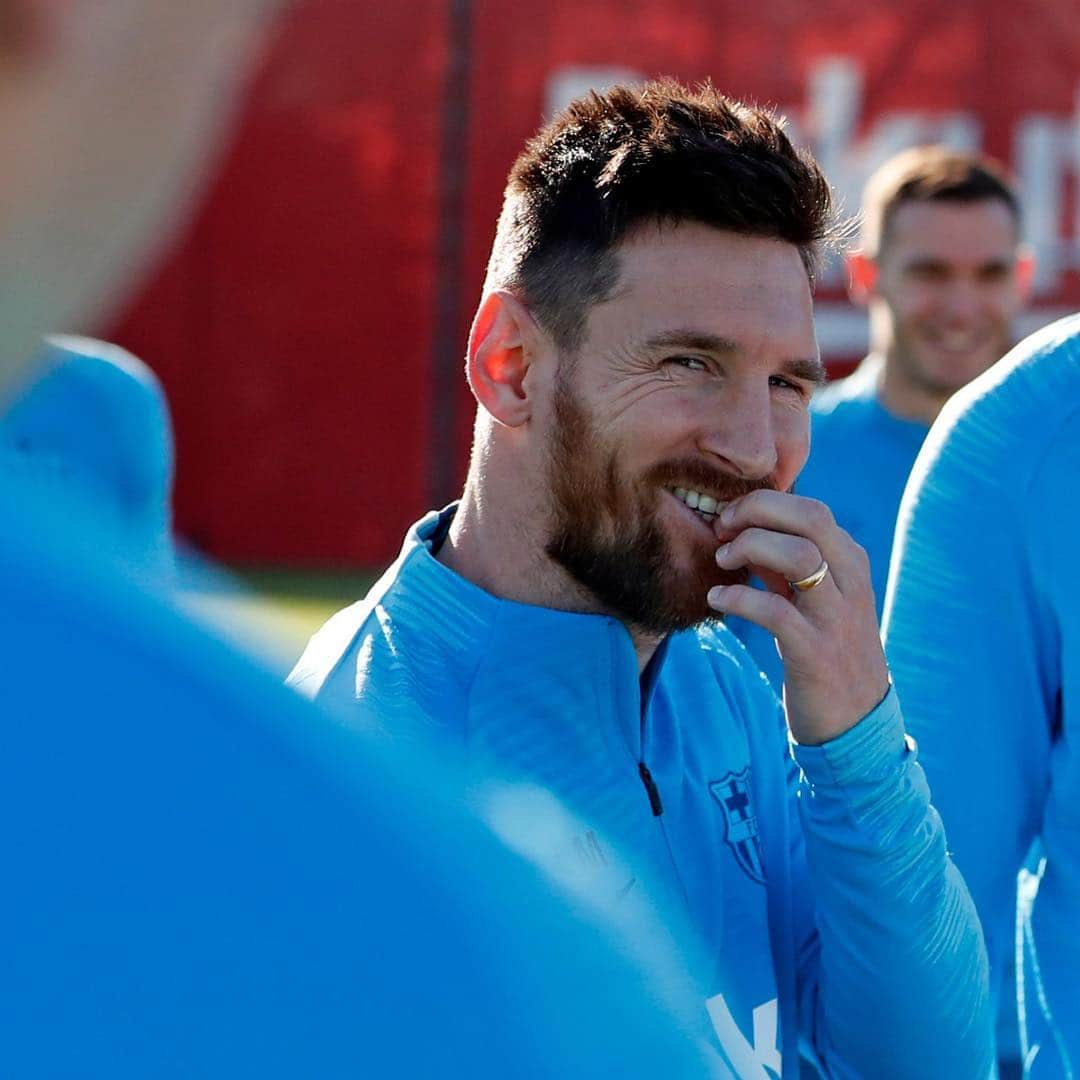 FCバルセロナさんのインスタグラム写真 - (FCバルセロナInstagram)「😏You know what he’s thinking... 😏Una mirada que...」4月27日 7時29分 - fcbarcelona