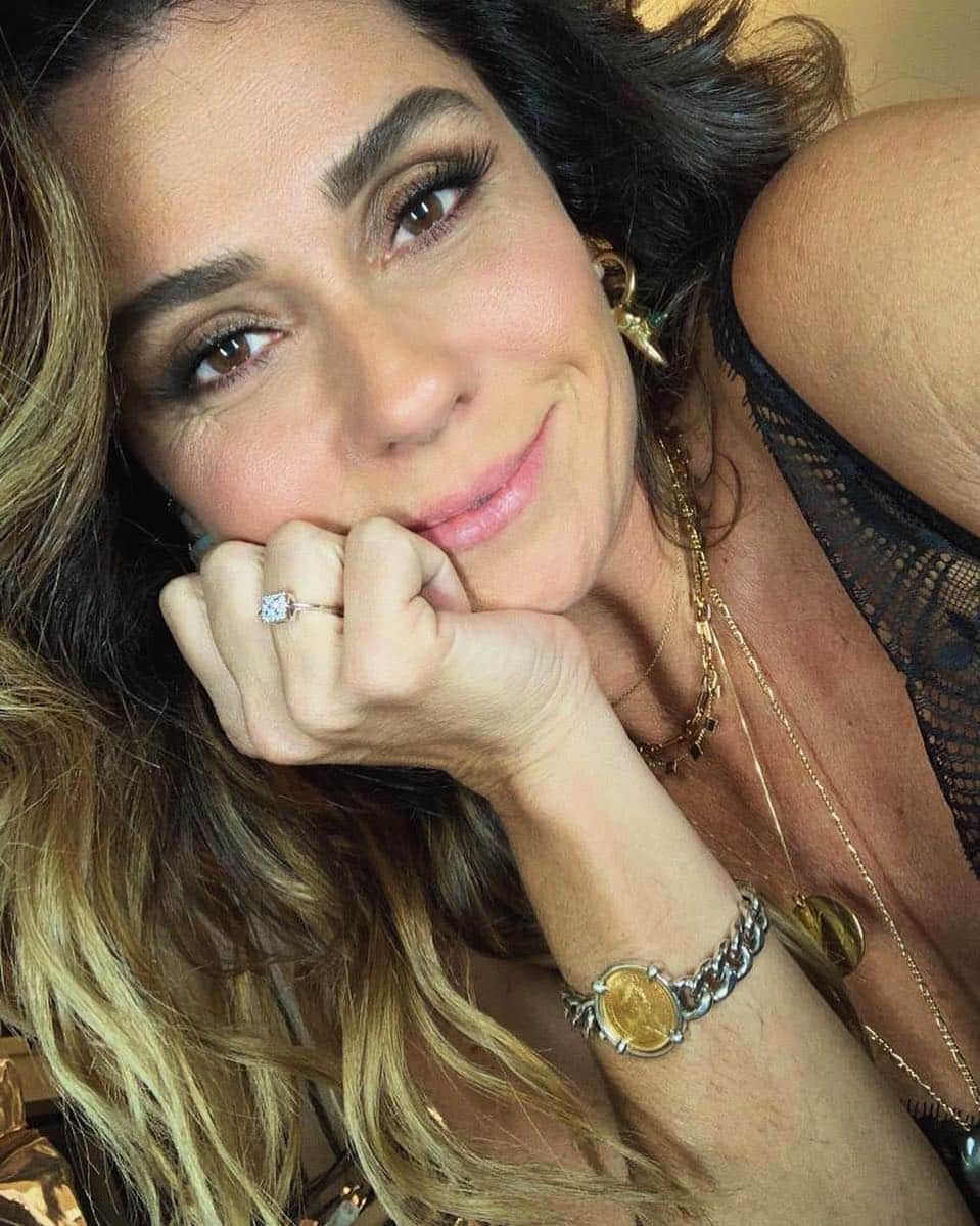 Giovanna Antonelliのインスタグラム：「Pra essa noite especial !!!!! Vem que conto no stories!!!! 🏆」