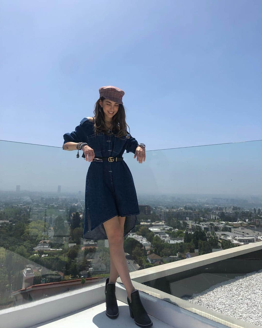 ハンナ・クインリヴァンさんのインスタグラム写真 - (ハンナ・クインリヴァンInstagram)「Enjoying the Cali sunshine. ☀️ 🌈 #fridayvibes #ootd #workhardplayhard @jendesstudio」4月27日 7時28分 - hannah_quinlivan