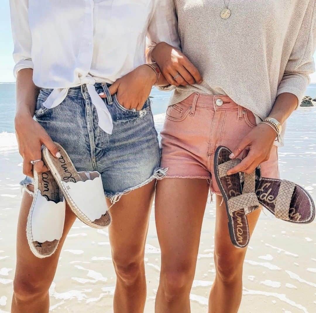 サムエデルマンのインスタグラム：「Beach bound @kc_doubletake in our Andy and Gala slides」