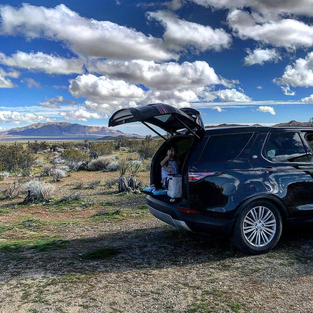 ゴラン・ヴィシュニックさんのインスタグラム写真 - (ゴラン・ヴィシュニックInstagram)「Lunch brake #joshuatree style...😉」4月27日 8時01分 - goran_visnjic