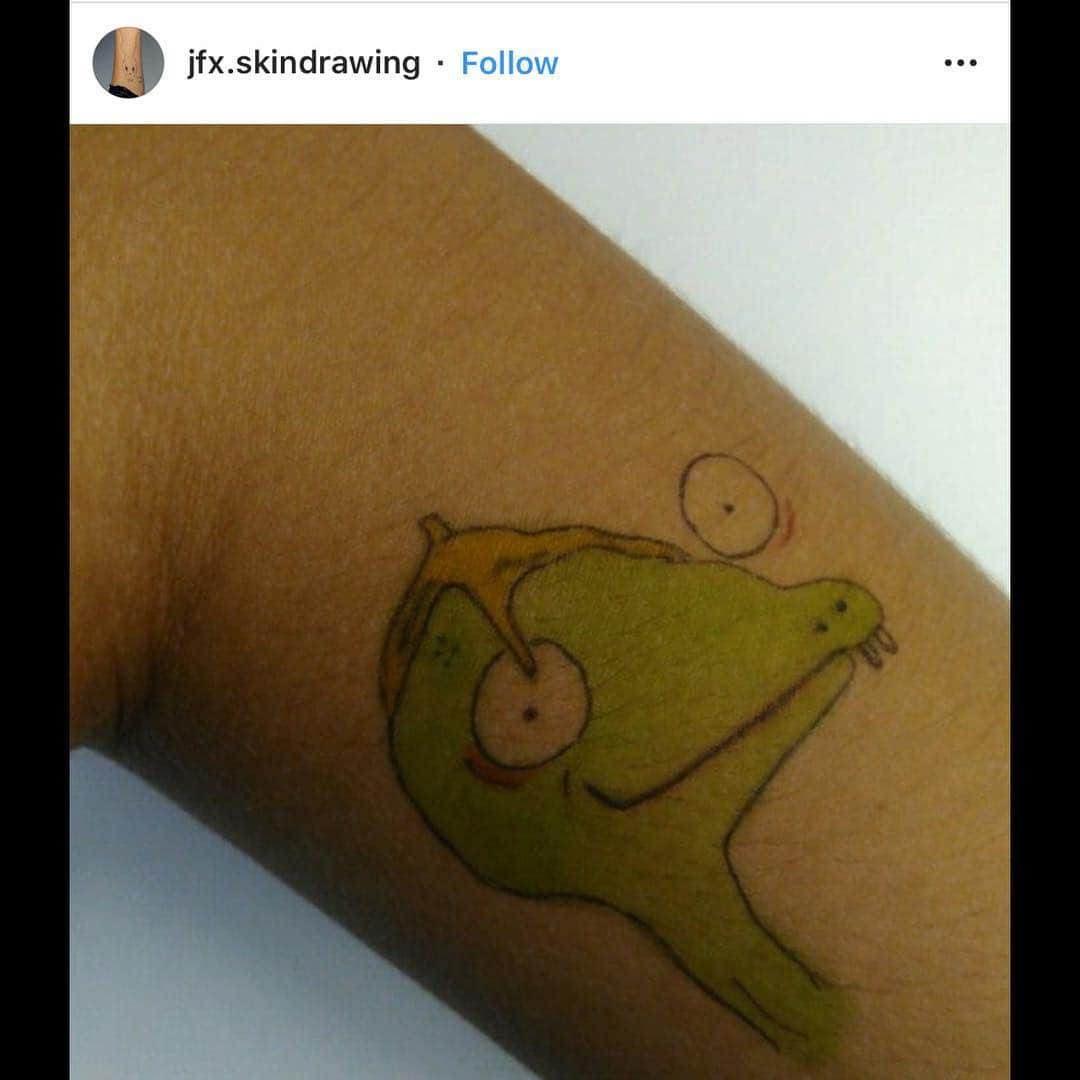 マシュー・グレイ・ギュブラーさんのインスタグラム写真 - (マシュー・グレイ・ギュブラーInstagram)「radical rumple tattoos! Rumple and i are tipping our slippery banana hats to you and your skin. we are so touched you want us with you for always. 💚🍌💚#RumpleButtercup #gublertattoo」4月27日 8時16分 - gublergram