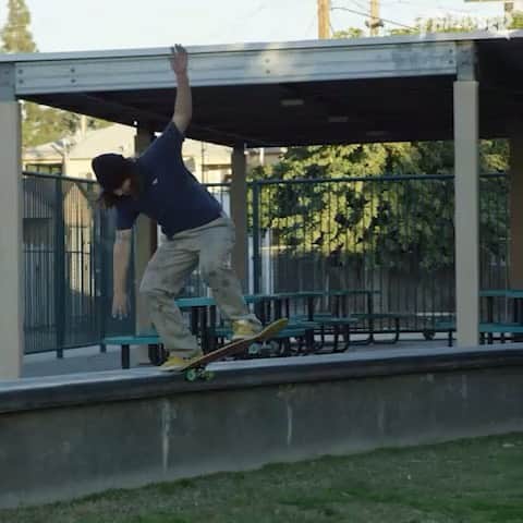 スラッシャーのインスタグラム：「This is like 2 miles of @frankyvillani fakie BSTSing 👖 @dickiesskate」