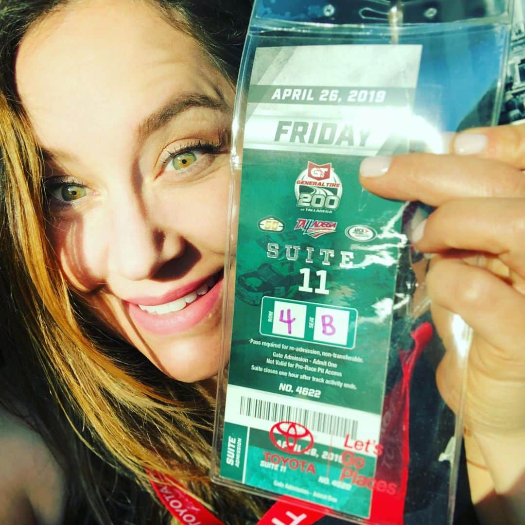 アラナ・ニコルズさんのインスタグラム写真 - (アラナ・ニコルズInstagram)「Dear tiny baby Jesus, I just want to thank you for the sun thats shining on my face and the #talladegasuperspeedway tickets I have for the weekend!!!! . . I can’t wait to take over the @teamtoyota Instagram this Sunday for the #geico500!!! . #teamtoyota #GEICO500 @toyotaracing #talladeganights #alabama #ifyouaintfirstyourelast #shakenbake」4月27日 8時28分 - alanathejane