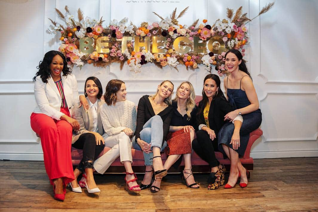 テッサ・ヴァーチュさんのインスタグラム写真 - (テッサ・ヴァーチュInstagram)「Still buzzing from last night’s #OneConnection @bumblebizz mentorship event! 🐝 Thrilled to support some remarkable women taking on the business world, and inspired by the community of strong and capable women brought together by @bumble_canada.」4月27日 8時33分 - tessavirtue17