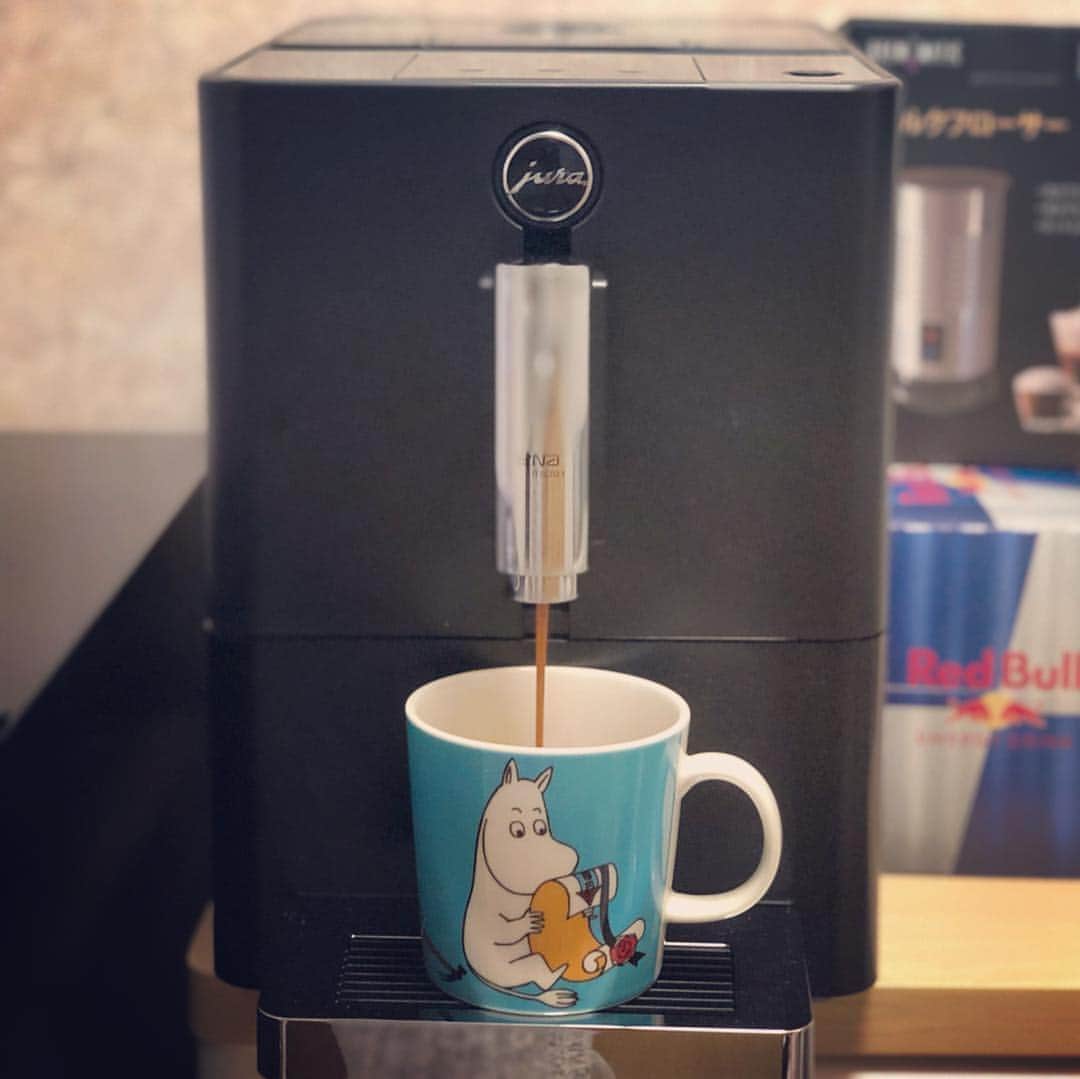 小林陵侑のインスタグラム：「朝から最高の一杯☕️ #jura #coffeetime #coffe  #コーヒー #enamicro1 @jura_coffeefun_brewmatic_japan」
