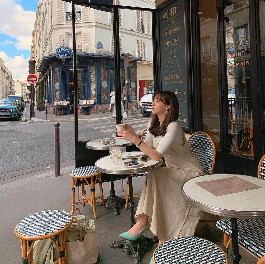 カン・ヘヨンさんのインスタグラム写真 - (カン・ヘヨンInstagram)「#paris #france 🇫🇷_ 오늘은 무슨 날인지 날씨가 이렇게 좋은거여요?💚 이제야 파리가 행복해지구있다 히히」4月27日 8時51分 - mangdoo_noona