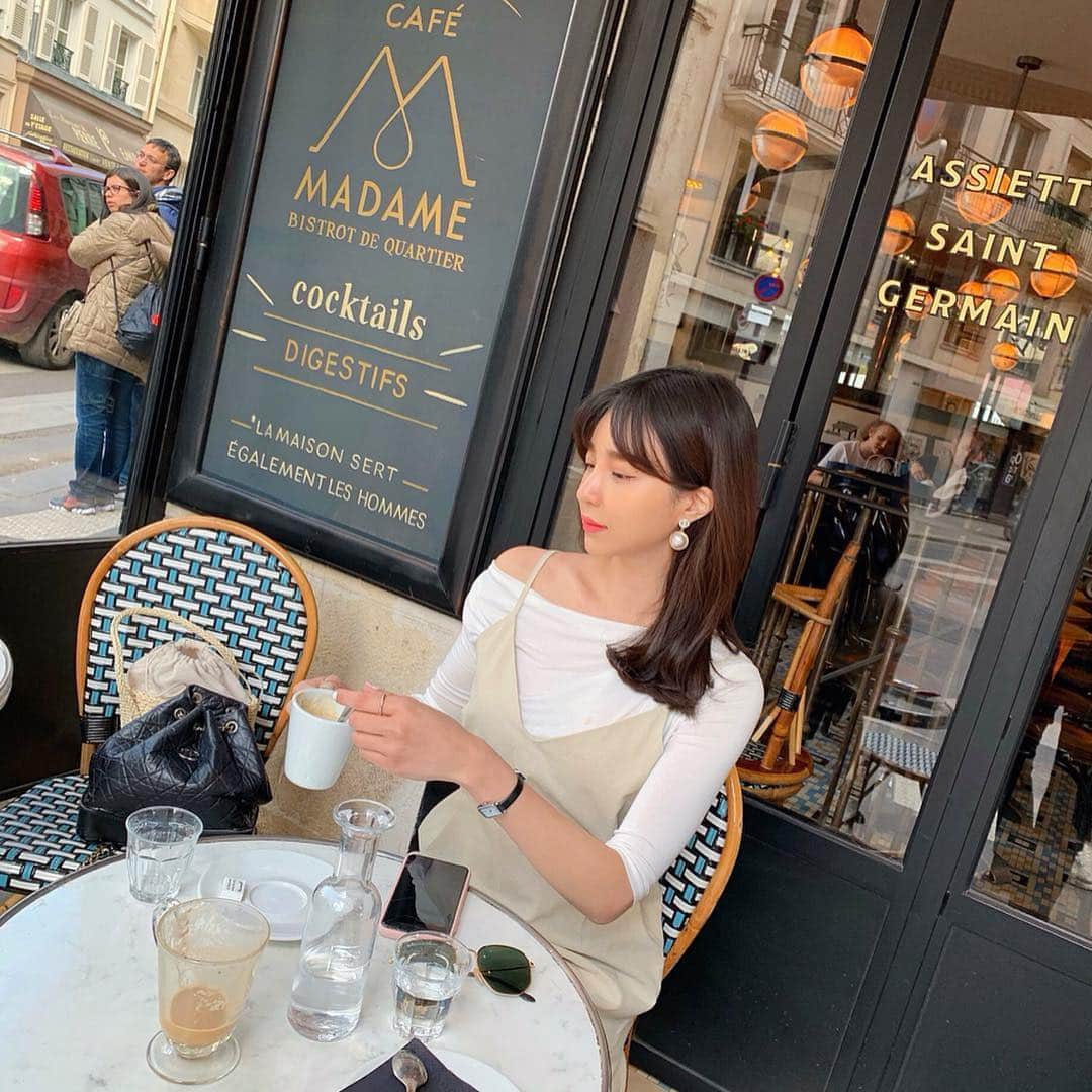 カン・ヘヨンさんのインスタグラム写真 - (カン・ヘヨンInstagram)「#paris #france 🇫🇷_ 오늘은 무슨 날인지 날씨가 이렇게 좋은거여요?💚 이제야 파리가 행복해지구있다 히히」4月27日 8時51分 - mangdoo_noona