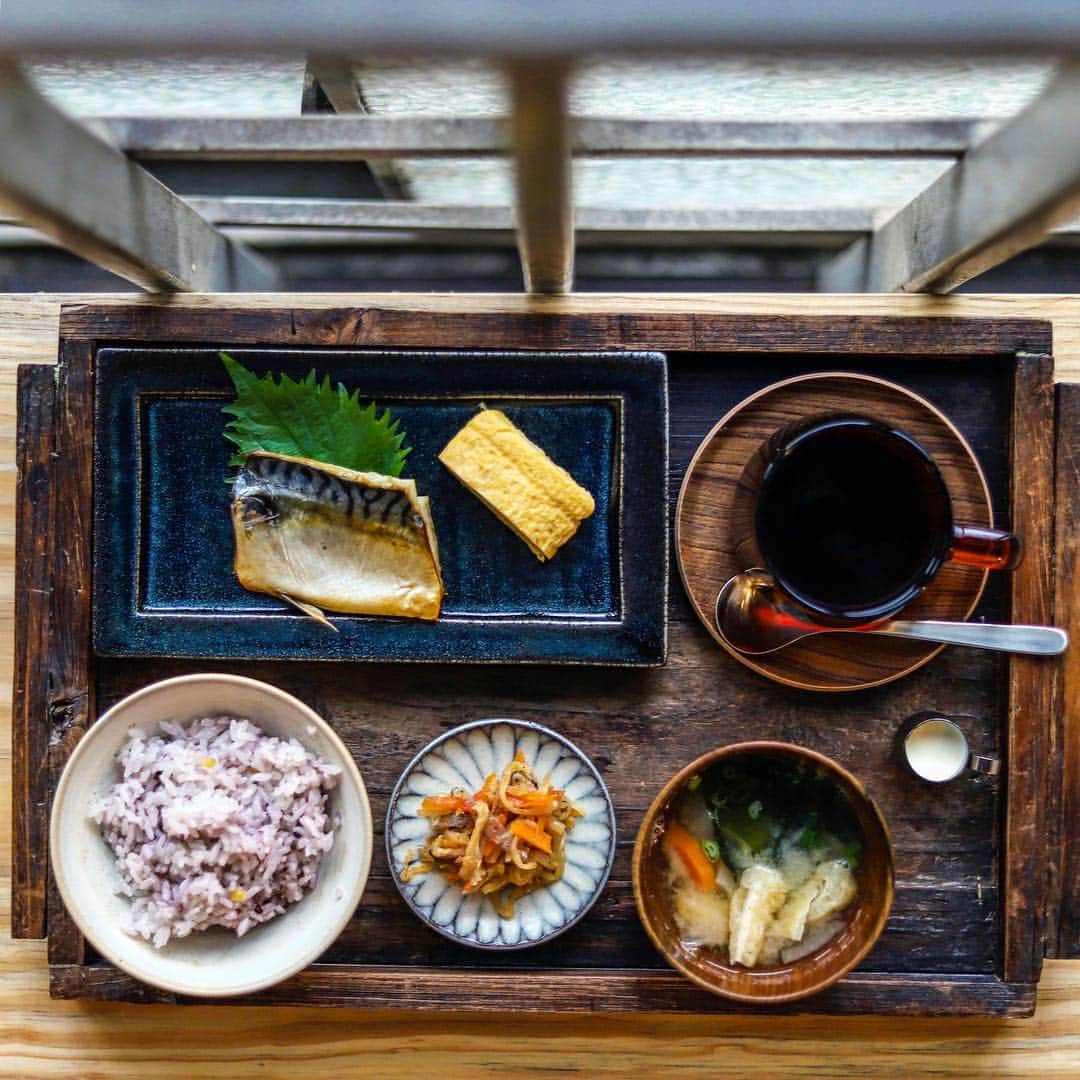 きょん。さんのインスタグラム写真 - (きょん。Instagram)「. .  Wacca @cafe_wacca  階段を 辿った先に 畳の香り。  当たり前のようで 当たり前じゃない この温かい匂いと 和食で始まった朝。  姫路にまた 素敵なお店 オープンです。  adress:兵庫県姫路市二階町38  #wacca#himeji#breakfast」4月27日 8時52分 - kyon_tokiiro
