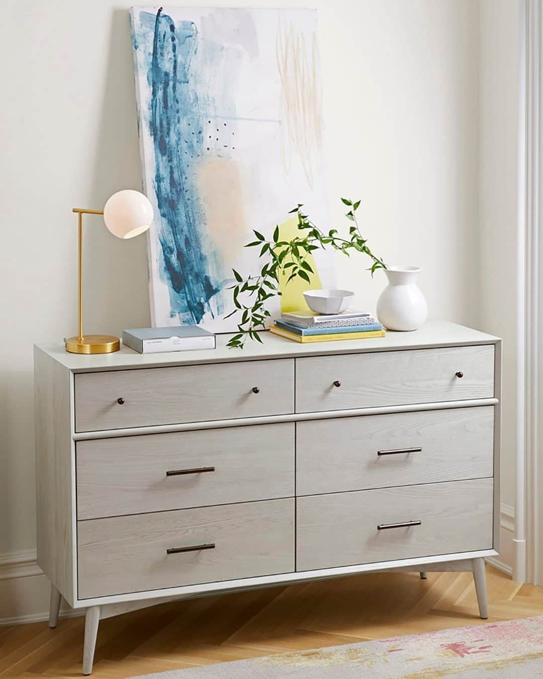 west elmさんのインスタグラム写真 - (west elmInstagram)「Light + bright never goes out of style.  Neither does @fairtradecertified! 😌✨ Shop old favorites in new colors, like our #fsccertified Mid-Century Dresser in 'Pebble' gray! 🖇 Our Mid-Century collection is responsibly made with @fsc_international certified wood in a #FairTrade factory. #fairtradefriday #fairtradeusa #lightbright #lightenup #refreshingstyle」4月27日 8時53分 - westelm