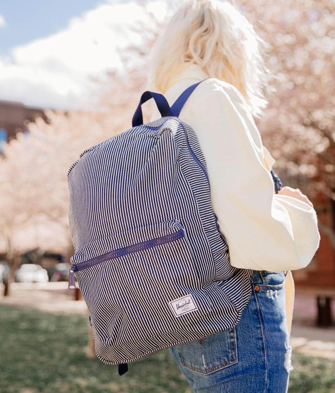 Urban Outfittersさんのインスタグラム写真 - (Urban OutfittersInstagram)「This one from @herschelsupply goes everywhere with us. #UOonYou」4月27日 9時04分 - urbanoutfitters