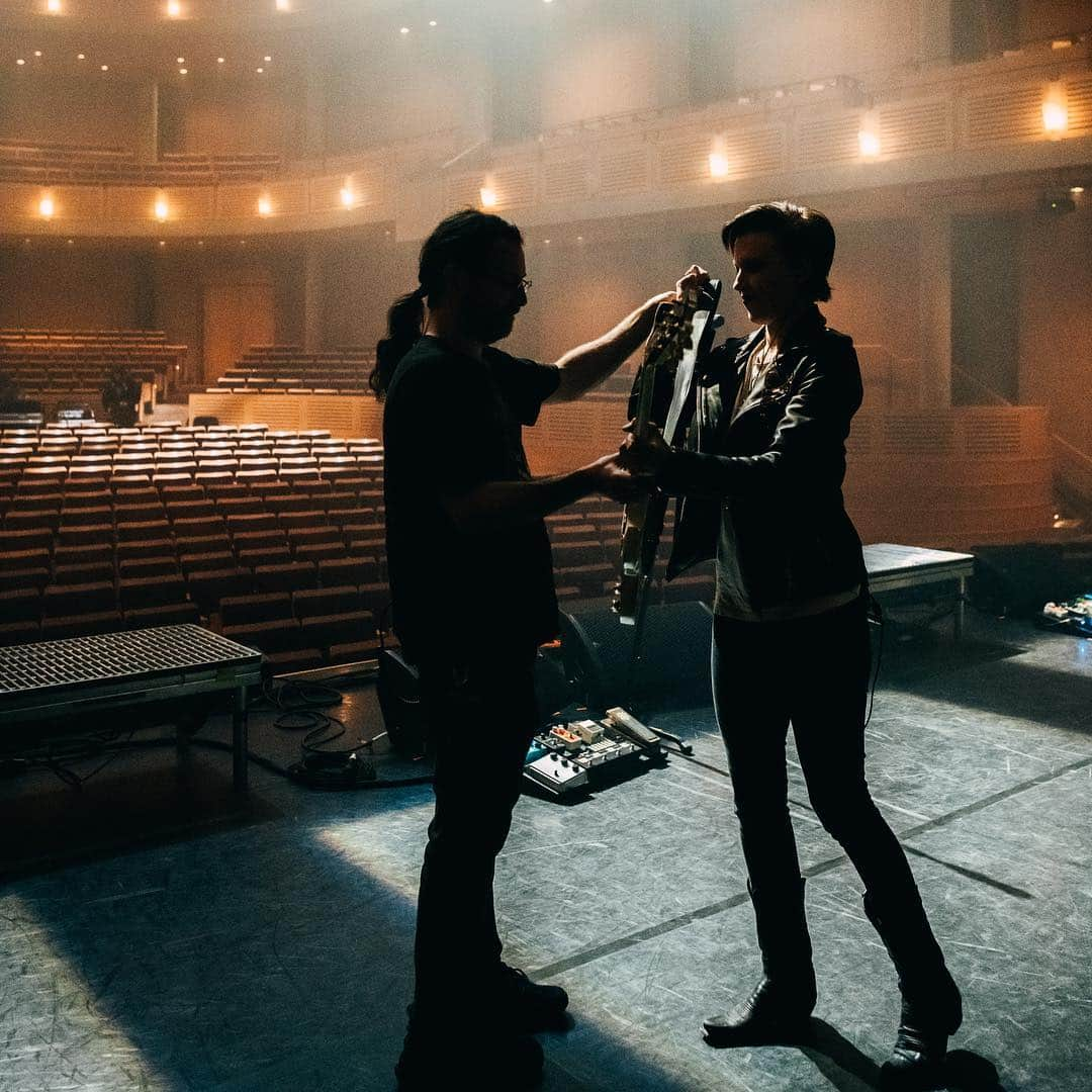 ジー・ヘイルさんのインスタグラム写真 - (ジー・ヘイルInstagram)「Pre show Vancouver! Who’s coming to the show tonight!?? Photos by @judyhwon」4月27日 9時08分 - officiallzzyhale