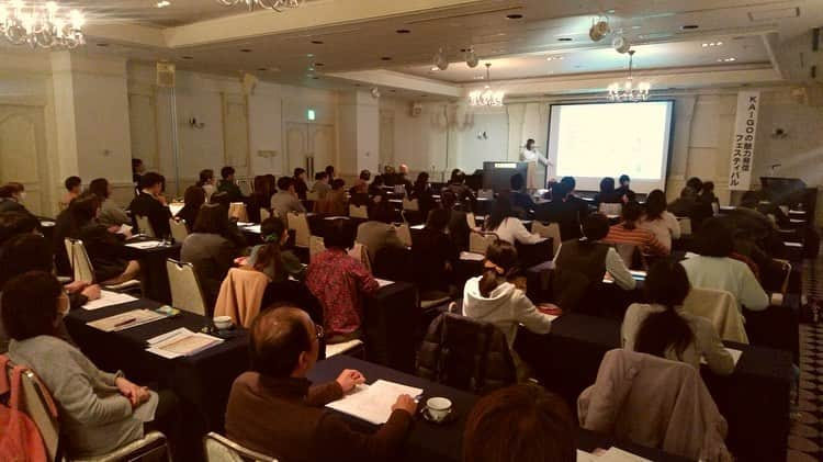 上条百里奈さんのインスタグラム写真 - (上条百里奈Instagram)「初山形県✨ KAIGOの魅力発信フェスティバル🎊 ・ 現場の介護職から学生、地域の方々まで席が足りなくなるほど集まってくださいました。＾＾ ・ 講演のあと 審査員として参加した プレゼン大会では アウトプット第一歩の大成功を見届けつつ、本当の現場はきっともっと素敵なんだろうなと想像して聴いていました。 ・ 介護や福祉を言語化しようとすると、うまく言葉に出来ないのは、言葉では説明できない且つ今まで感じたことのない様々な感情が入り混じるからかもしれません。 ・ 素敵なイベントでした😊✨ ・ #介護 #介護福祉士 #care #caregiver #山形 #滞在時間4時間 #講演 #プレゼン大会 #審査員 #山形県の皆さんありがとうございました✨」4月27日 9時19分 - yurina_kamijo